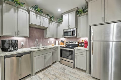 Apartment (1 Bedroom) | Private kitchen | Microwave, oven, stovetop, dishwasher