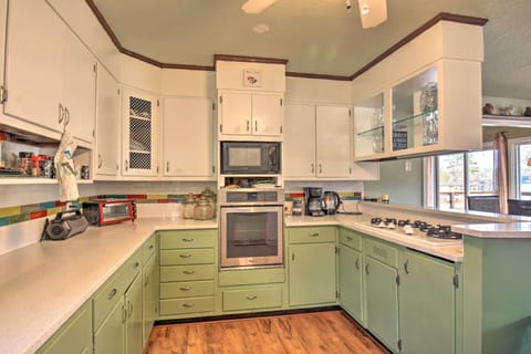 House (3 Bedrooms) | Private kitchen | Microwave, oven, stovetop, dishwasher