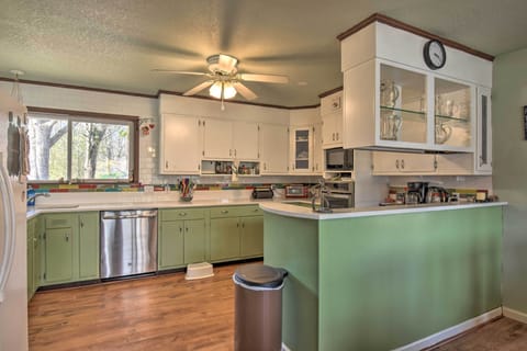 House (3 Bedrooms) | Private kitchen | Microwave, oven, stovetop, dishwasher