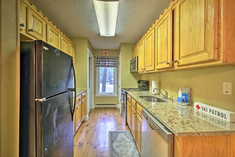 Apartment (2 Bedrooms) | Private kitchen | Microwave, oven, stovetop, dishwasher