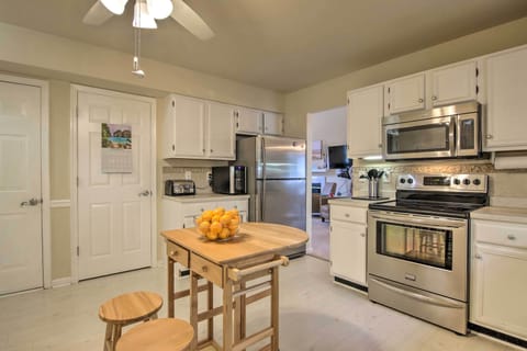 House (3 Bedrooms) | Private kitchen | Microwave, oven, stovetop, dishwasher