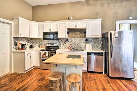 Apartment (3 Bedrooms) | Private kitchen | Microwave, oven, stovetop, dishwasher