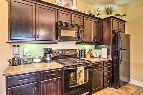 Apartment (2 Bedrooms) | Private kitchen | Microwave, oven, stovetop, dishwasher