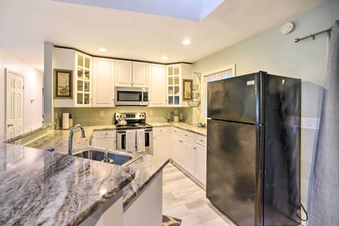 House (3 Bedrooms) | Private kitchen | Microwave, oven, stovetop, dishwasher