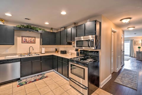 Apartment (2 Bedrooms) | Private kitchen | Microwave, oven, stovetop, dishwasher