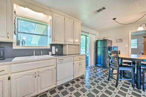 House (3 Bedrooms) | Private kitchen | Microwave, oven, stovetop, dishwasher