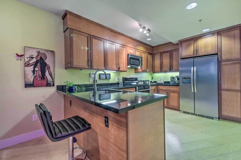 Apartment (0 Bedroom) | Private kitchen | Microwave, oven, stovetop, dishwasher