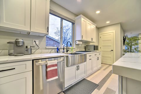 House (4 Bedrooms) | Private kitchen | Microwave, oven, stovetop, dishwasher