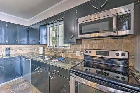 House (3 Bedrooms) | Private kitchen | Microwave, oven, stovetop, dishwasher