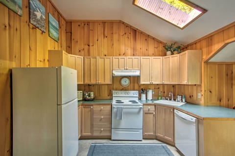 Cottage (1 Bedroom) | Private kitchen | Microwave, oven, stovetop, dishwasher