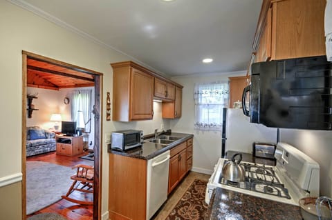 Cottage (3 Bedrooms) | Private kitchen | Microwave, oven, stovetop, dishwasher