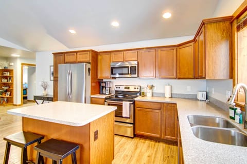 Apartment (2 Bedrooms) | Private kitchen | Microwave, oven, stovetop, dishwasher