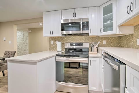 Apartment (2 Bedrooms) | Private kitchen | Microwave, oven, stovetop, dishwasher