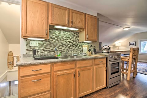 House (1 Bedroom) | Private kitchen | Microwave, oven, stovetop, cookware/dishes/utensils