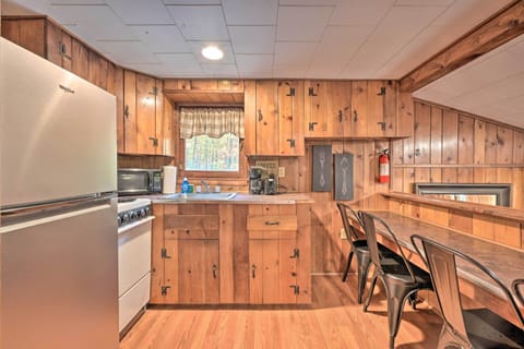 House (2 Bedrooms) | Private kitchen | Paper towels