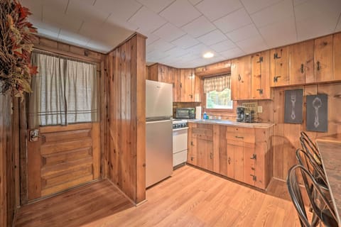 House (2 Bedrooms) | Private kitchen | Paper towels