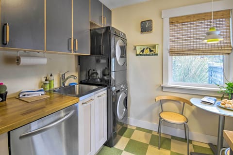 House (2 Bedrooms) | Private kitchen | Microwave, oven, stovetop, dishwasher