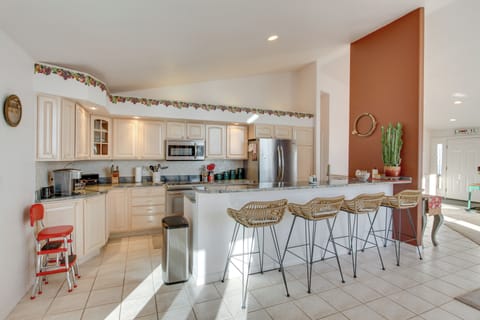 House (5 Bedrooms) | Private kitchen | Microwave, oven, stovetop, dishwasher