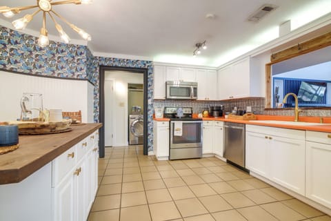 House (3 Bedrooms) | Private kitchen | Microwave, oven, stovetop, dishwasher