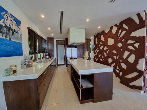 Villa, 4 Bedrooms | Private kitchen | Full-size fridge, microwave, oven, stovetop