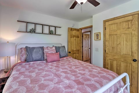 House (2 Bedrooms) | 2 bedrooms, bed sheets