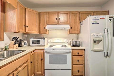 House (3 Bedrooms) | Private kitchen | Microwave, oven, stovetop, dishwasher