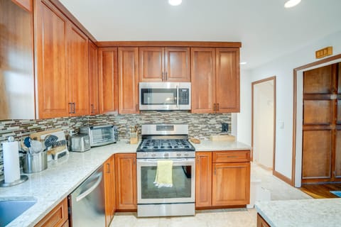 House (4 Bedrooms) | Private kitchen | Microwave, oven, stovetop, dishwasher