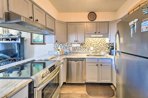 Apartment (3 Bedrooms) | Private kitchen | Microwave, oven, stovetop, dishwasher