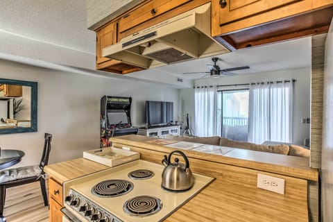 Apartment (1 Bedroom) | Private kitchen | Microwave, oven, stovetop, blender