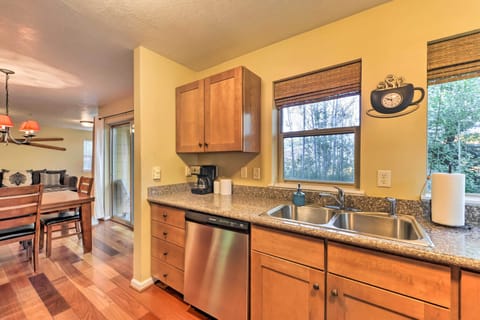 Apartment (2 Bedrooms) | Private kitchen | Microwave, oven, stovetop, dishwasher