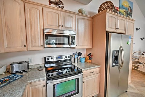 Cottage (2 Bedrooms) | Private kitchen | Microwave, oven, stovetop, dishwasher