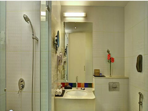 Shower, eco-friendly toiletries, hair dryer, bidet