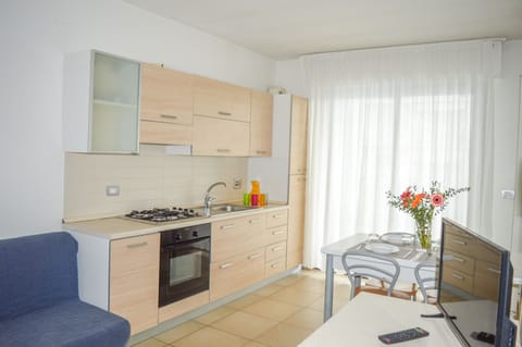 Standard Apartment, 1 Bedroom | Private kitchen | Full-size fridge, stovetop, cookware/dishes/utensils