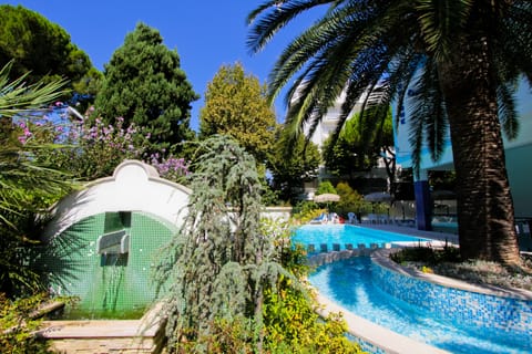 Seasonal outdoor pool, sun loungers