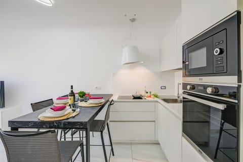 Standard Apartment, Multiple Bedrooms (Beachy Vibes- 900m from the beach) | Private kitchen | Fridge, microwave, oven, stovetop