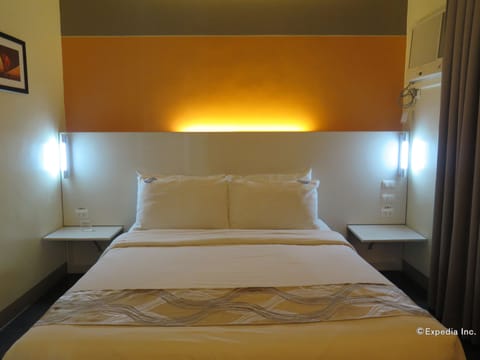 Standard Room | In-room safe, desk, free WiFi, bed sheets