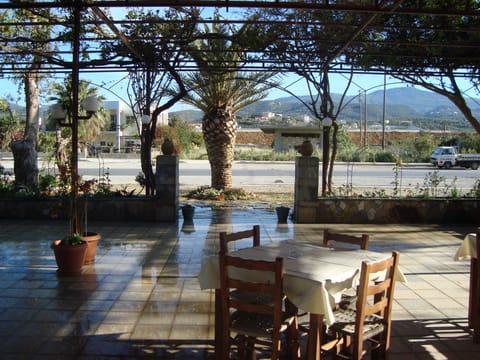 Breakfast, lunch and dinner served