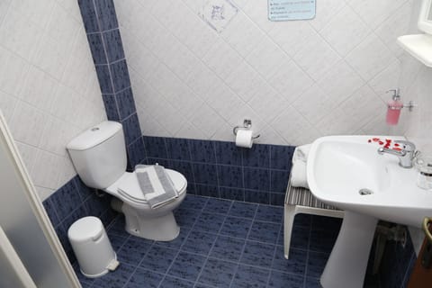 Hypo-allergenic bedding, desk, soundproofing, free WiFi