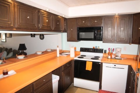 Condo, 2 Bedrooms | Private kitchen