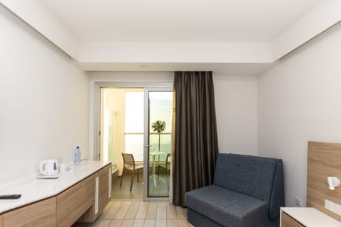 Superior Room, Sea View | Minibar, in-room safe, desk, laptop workspace