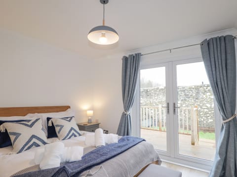 2 bedrooms, individually decorated, individually furnished, free WiFi