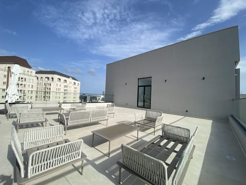 Luxury Condo | Terrace/patio