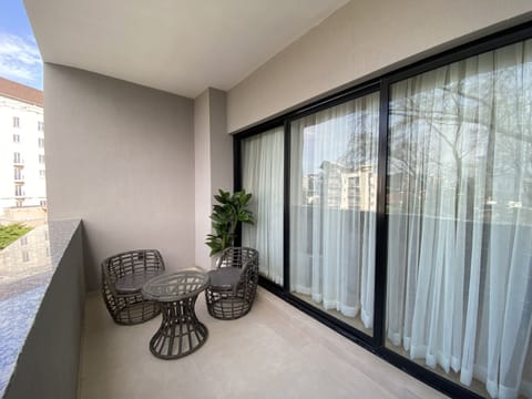 Luxury Condo | Terrace/patio