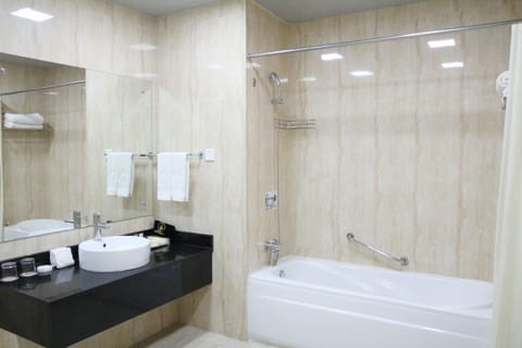 Double Room | Bathroom | Shower, free toiletries, hair dryer, bathrobes