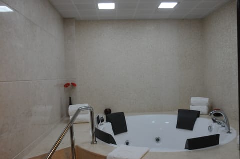 Executive Room | Jetted tub