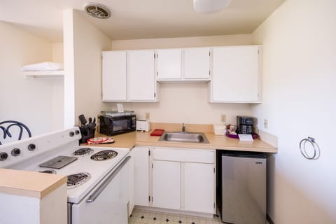 Double Room, 2 Queen Beds | Private kitchenette | Mini-fridge, microwave, coffee/tea maker