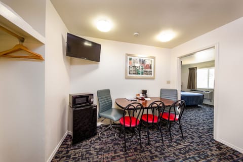 Double Room, 2 Queen Beds | In-room dining