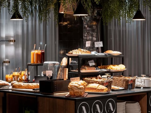 Daily buffet breakfast (EUR 19.5 per person)