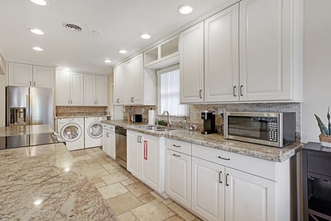 Villa | 3 bedrooms, Internet