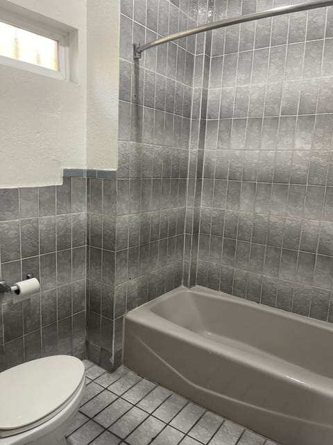 Separate tub and shower, jetted tub, towels